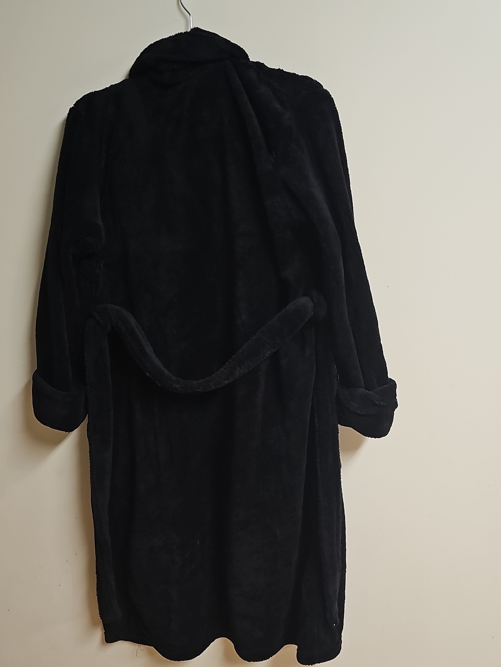 J3🔹️Black Plush Robe - Picture 4 of 4